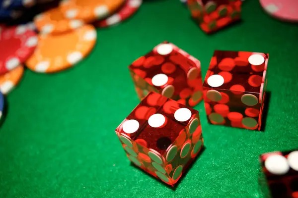 Live dealer interface showing betting zones and player chat on halo4d login
